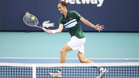Daniil Medvedev lần đầu vào tứ kết Miami Open