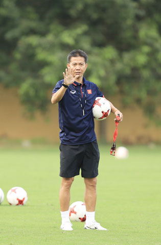 HLV Hoàng Anh Tuấn khi còn  dẫn dắt U19 Việt Nam
