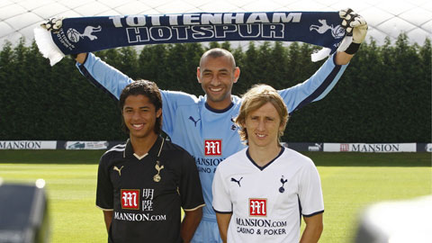 Giovani Dos Santos và Modric (hàng trước) cùng đến Tottenham vào Hè 2008, nhưng khi ra đi với tâm thế rất khác nhau