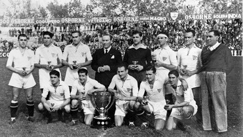 Sevilla vô địch La Liga 1945/46 sau trận hòa 1-1 trên sân của Barca ở đúng vòng đấu cuối