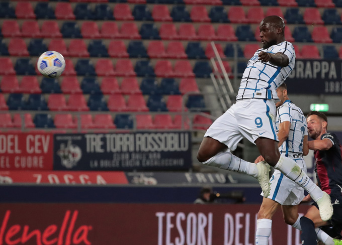 Lukaku đánh đầu dũng mãnh ghi bàn duy nhất trận Bologna vs Inter