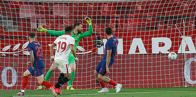 Acuna ghi bàn duy nhất của trận đấu Sevilla vs Atletico ở phút 70