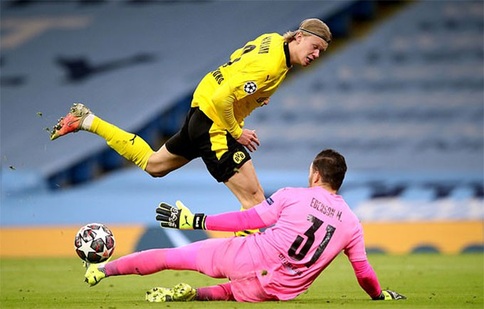 Nếu không xuất sắc thì Ederson đã bị Haaland 