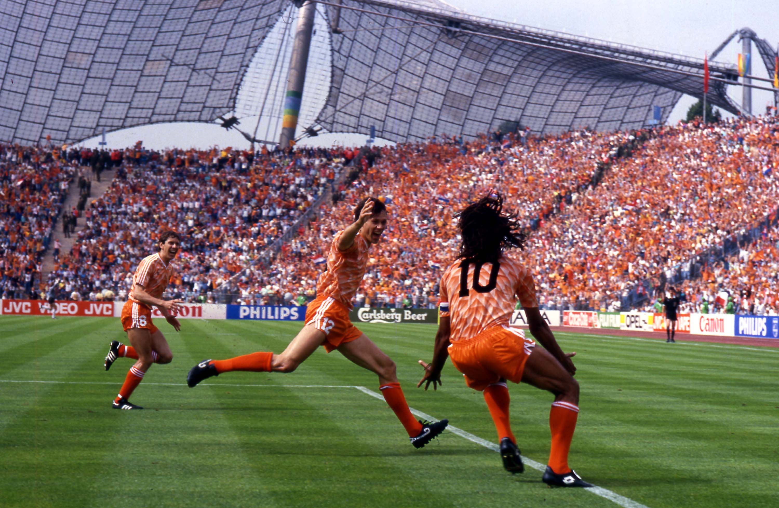 Cơn lốc cam Hà Lan đã có chức vô địch cấp ĐTQG đầu tiên và duy nhất của mình tại EURO 1988