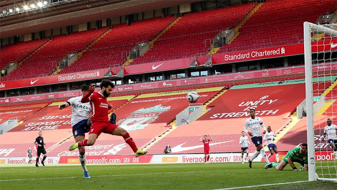 Salah đánh đầu gỡ hòa 1-1 cho Liverpool