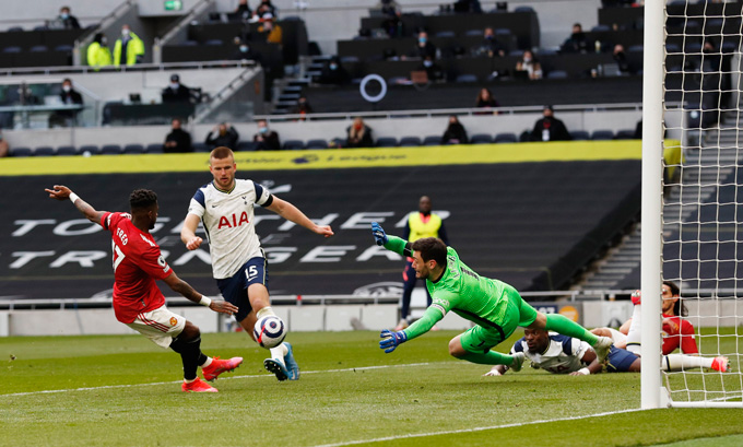 Fred gỡ hòa 1-1 trận Tottenham vs MU ở phút 57
