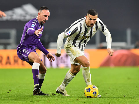 Ronaldo (phải) đang hướng tới danh hiệu Vua phá lưới Serie A mùa này
