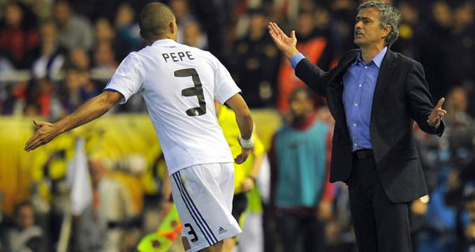 Pepe cũng mất lòng ông thầy đồng hương vì đứng về phe Casillas