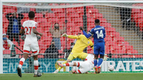 Iheanacho trong tình huống ghi bàn duy nhất giúp Leicester thắng trận bán kết Cúp FA vào rạng sáng qua
