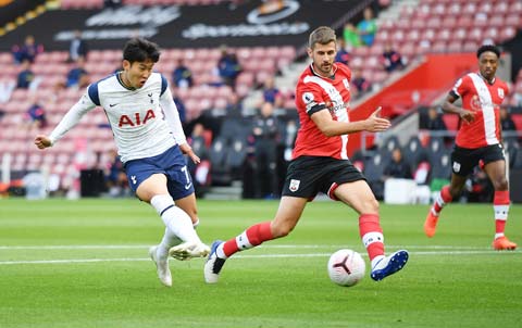 Tottenham (áo sáng) đã thắng cả 5 lần gần nhất tiếp đón Southampton