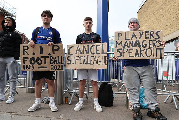 Fan Chelsea biểu tình phản đối Super League