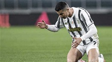 Ronaldo ôm đầu thất vọng khi bỏ lỡ cơ hội ở trận gặp Parma