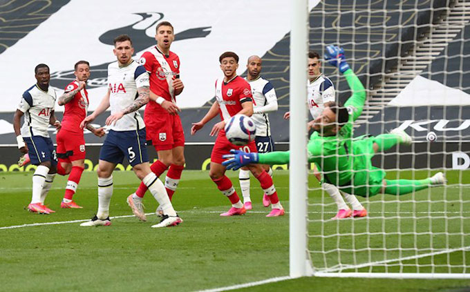 Ings mở tỷ số trận Tottenham vs Southampton ở phút 30