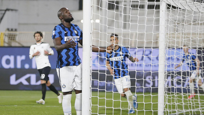 Lukaku có pha bỏ lỡ cơ hội khó tin ở trận Spezia vs Inter