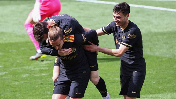 Griezmann ghi cả 2 bàn giúp Barca thắng ngược Villarreal