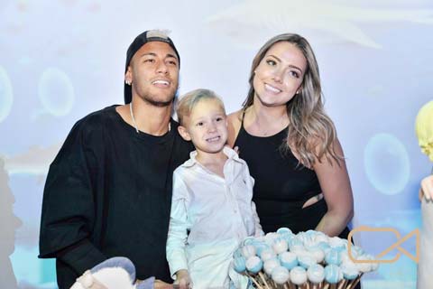 Carolina đã sinh hạ cho Neymar cậu bé Davi
