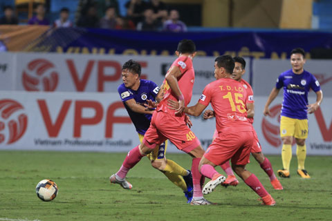 Trận Hà Nội (trái) gặp Sài Gòn FC sẽ là tâm điểm của vòng 12 	Ảnh: ĐỨC CƯỜNG