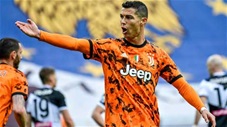 Ronaldo ăn vạ thô thiển đòi kiếm pen trước Udinese