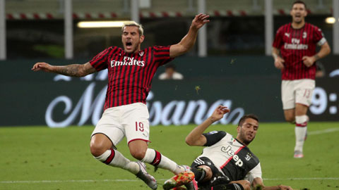 Điểm tựa sân nhà sẽ giúp Juventus quật ngã Milan trong cuộc đua giành vé dự Champions League mùa tới