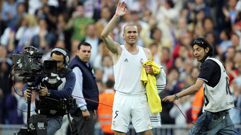 Zinedine Zidane tạm biệt NHM sau trận gặp Sevilla hồi 2006