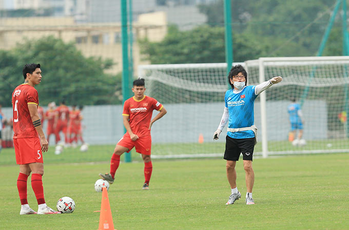 Đoàn Văn Hậu được triệu tập lên đội tuyển quốc gia Việt Nam. HLV Park Hang Seo cũng chưa hề nói về ý định sẽ sử dụng hậu vệ trái này như thế nào. 