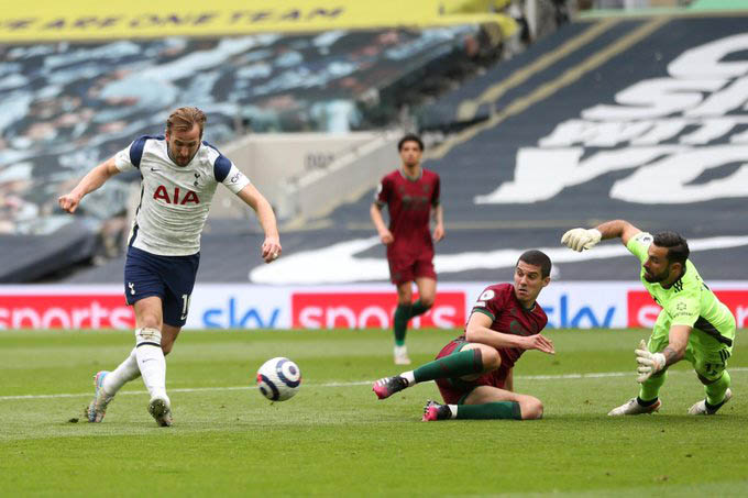 Bàn thắng ở đẳng cấp rất cao của Kane trong trận Tottenham thắng Wolves