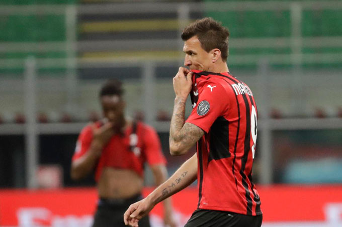 Milan đánh mất lợi thế vì trận hòa 0-0 với Cagliari