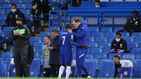 N’Golo Kante phải rời sân ngay phút 32 trận gặp Leicester