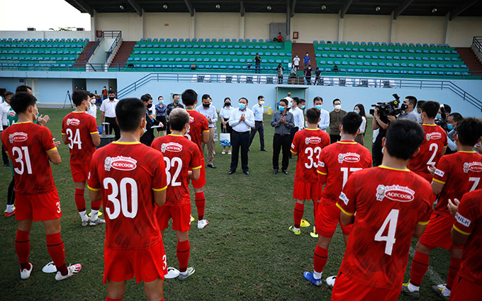 Về phía ĐT U22 Việt Nam, Bộ trưởng Nguyễn Văn Hùng cũng dành nhiều lời động viên cho các cầu thủ trẻ.