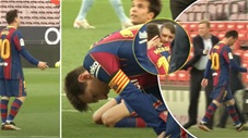 Messi phớt lờ Koeman nhưng lại ôm HLV đối thủ