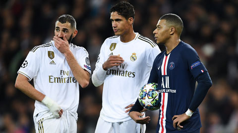 Mbappe (phải) sắp chung màu áo Real Madrid với 2 cầu thủ đồng hương Benzema và Varane?