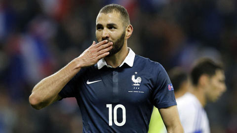 Doanh số bán áo đấu của ĐT Pháp tăng 24 lần sau khi Benzema trở lại