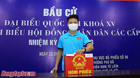 Đội tuyển Việt Nam đi bầu cử