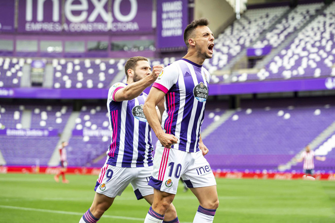 Plano ghi bàn mở tỷ số cho Valladolid trước Atletico ở phút 18