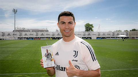 Ronaldo nhận giải thưởng Cầu thủ xuất sắc nhất mùa tại Juventus