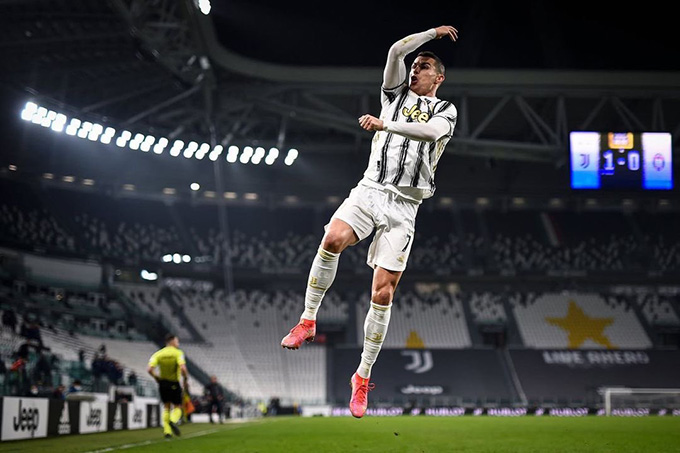 Ronaldo lần đầu tiên giành Vua phá lưới Serie A