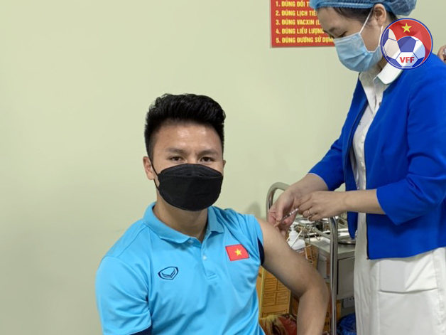ĐT Việt Nam được tiêm vaccine Covid-19 (2 lần) trong đợt tập trung chuẩn bị vòng loại World Cup 2022- Ảnh: VFF