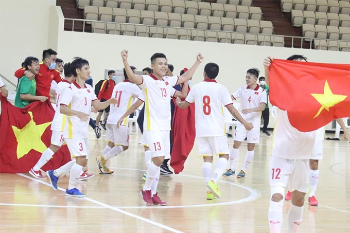 Niềm vui của các tuyển thủ futsal Việt Nam sau khi giành vé vào World Cup 