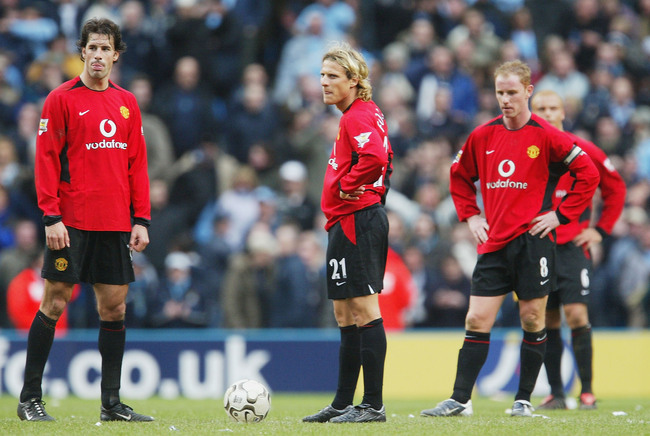 Lý do chính khiến Forlan không thể sống nổi ở Man United và bởi sự độc bá của Van Nistelrooy