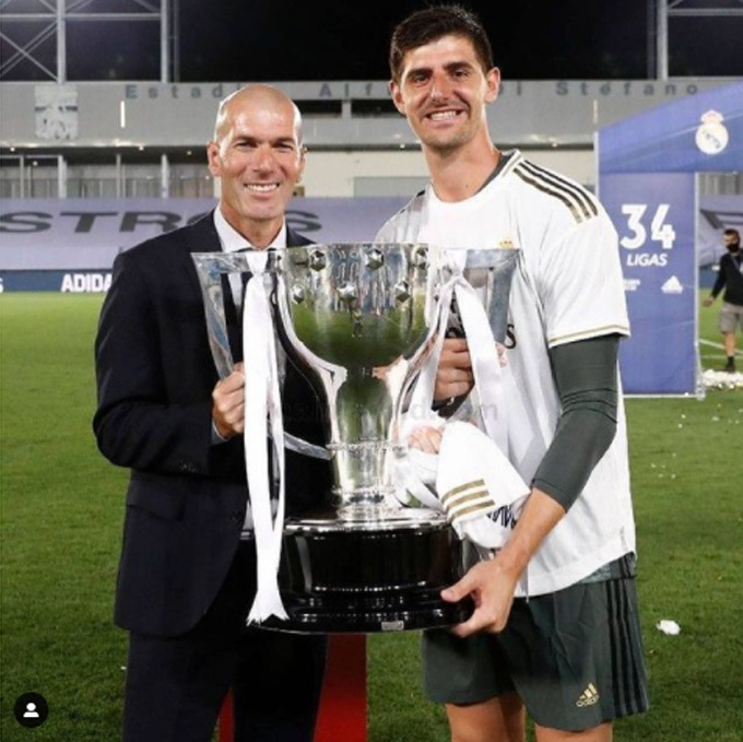 Courtois đăng ảnh chia tay Zidane trên trang Instagram cá nhân