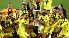 HLV Unai Emery cùng Villarreal nâng cao cúp vô địch Europa League