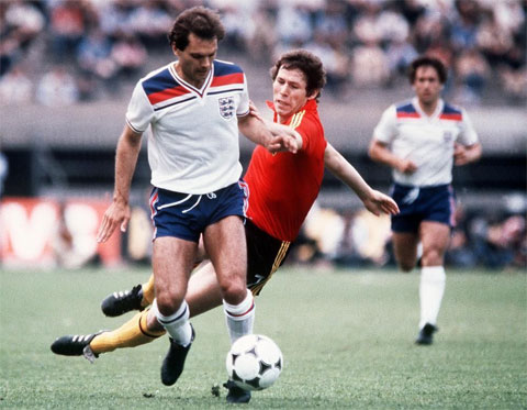 ĐT Anh (áo sáng) tham dự EURO 1980 với rất nhiều hảo thủ nhưng lại bị loại ngay từ vòng bảng