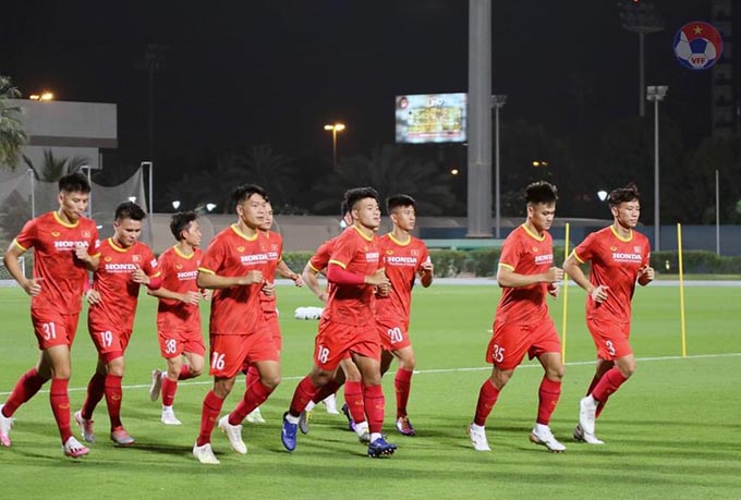Vào lúc 20h00 tối 27/3, tương đương với 23h00 theo giờ Việt Nam, đội tuyển Việt Nam đã có buổi tập chính thức trên sân tập Dubai Police tại thành phố Dubai (UAE). 