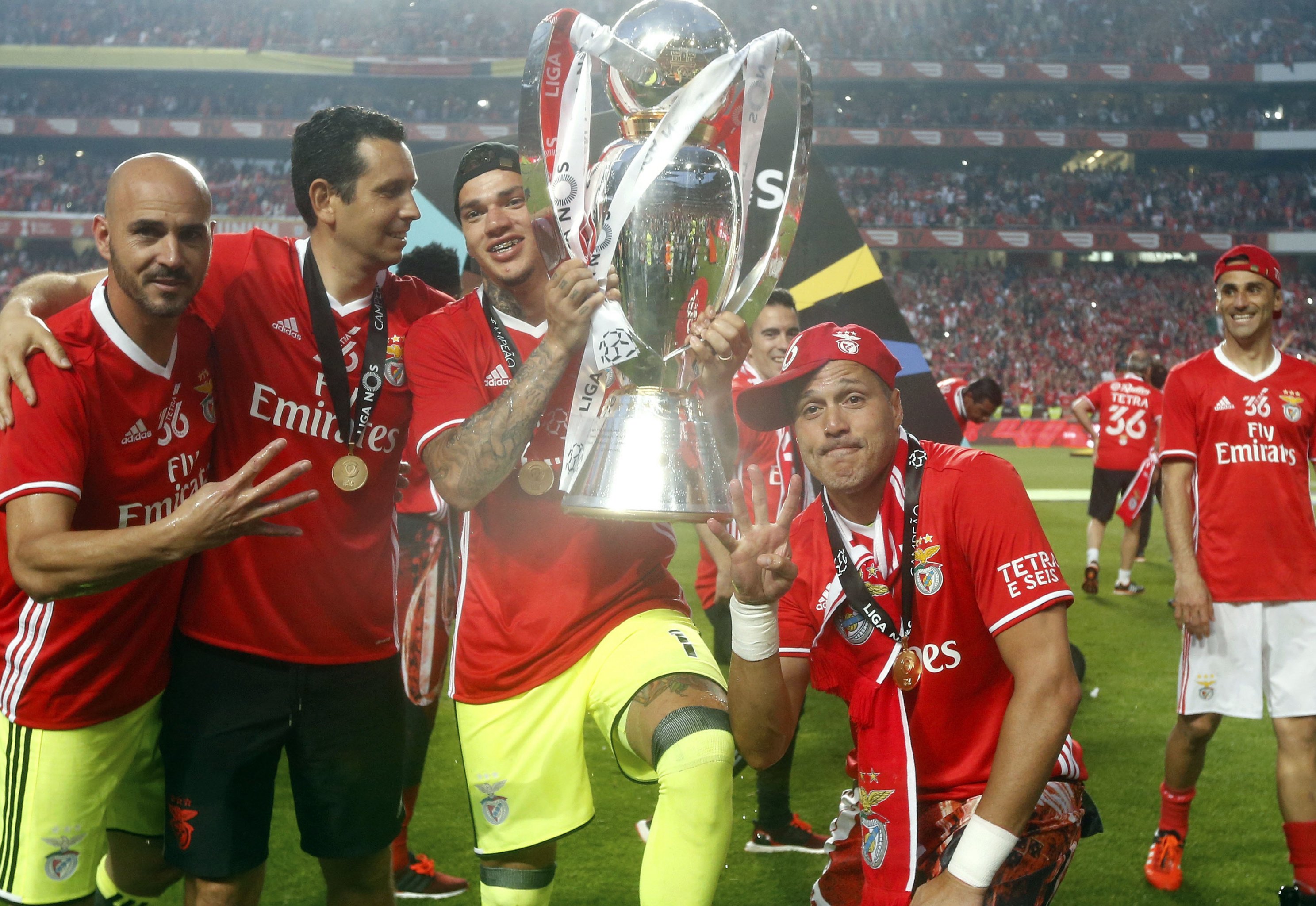 Tạo thành tên tuổi tại Benfica nhưng phải khi chuyển sang Man City, Ederson mới đạt đẳng cấp hạng nhất