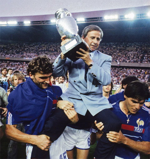 HLV huyền thoại Michel Hidalgo đã đưa ĐT Pháp lên đỉnh cao danh vọng tại EURO 1984 bằng lối chơi cực kỳ quyến rũ
