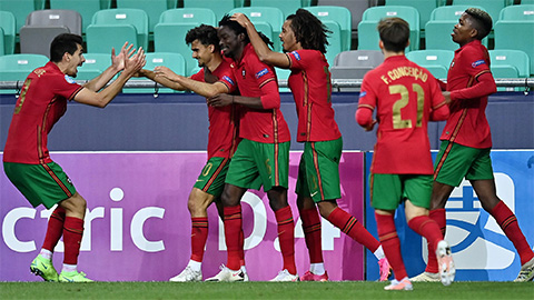 U21 Bồ Đào Nha vất vả mới vượt qua Italia