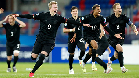 U21 Đức chật vật vào bán kết