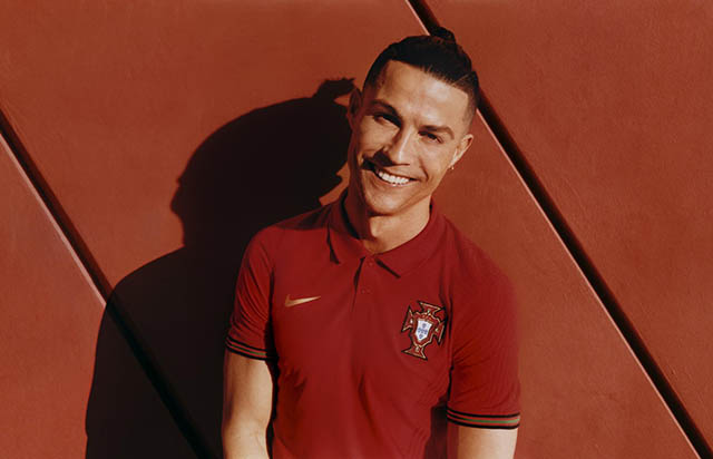 Thủ quân Cristiano Ronaldo của ĐT Bồ Đào Nha làm người mẫu cho trang phục EURO 2020