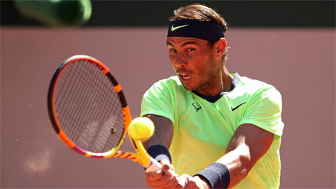 Nadal cứu set-point ở trận ra quân Roland Garros 2021