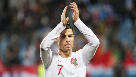 Ronaldo mà đá kém thì cũng phải dự bị
